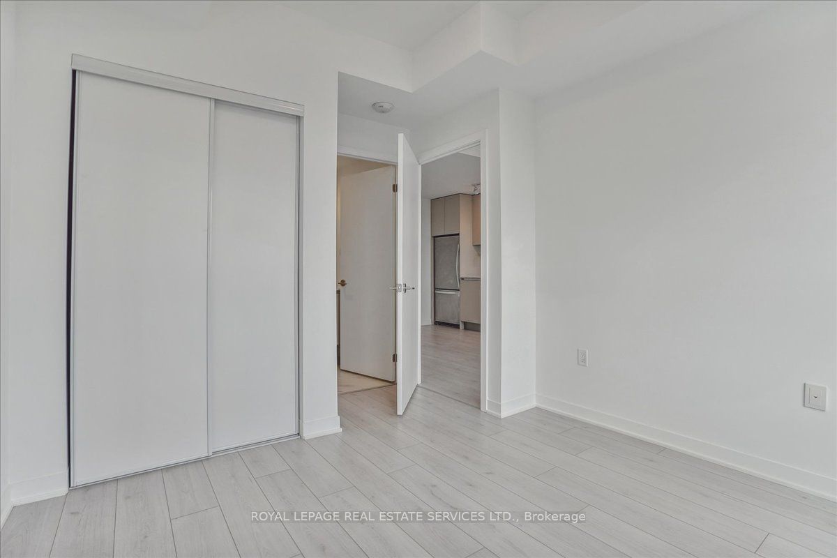 395 Dundas St W, unit 414 for rent