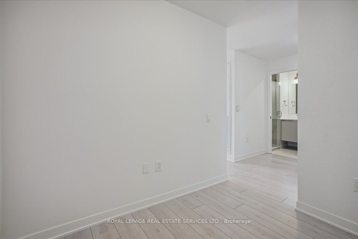 395 Dundas St W, unit 414 for rent