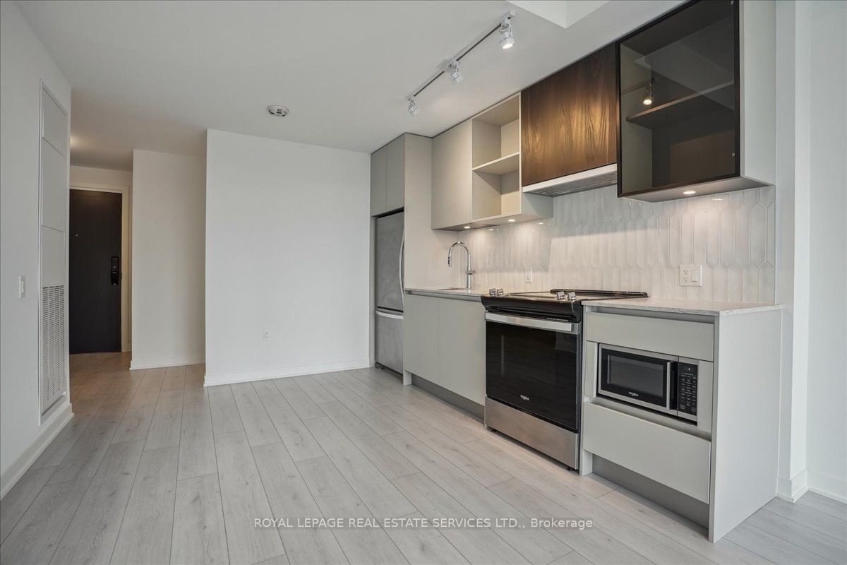 395 Dundas St W, unit 414 for rent