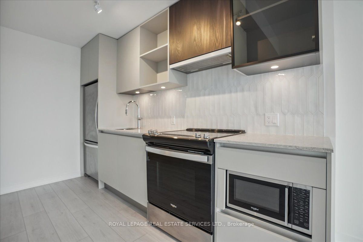 395 Dundas St W, unit 414 for rent