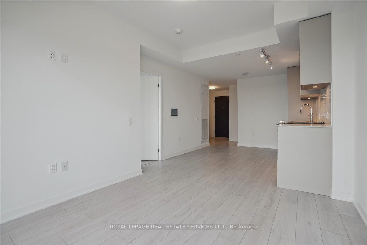 395 Dundas St W, unit 414 for rent