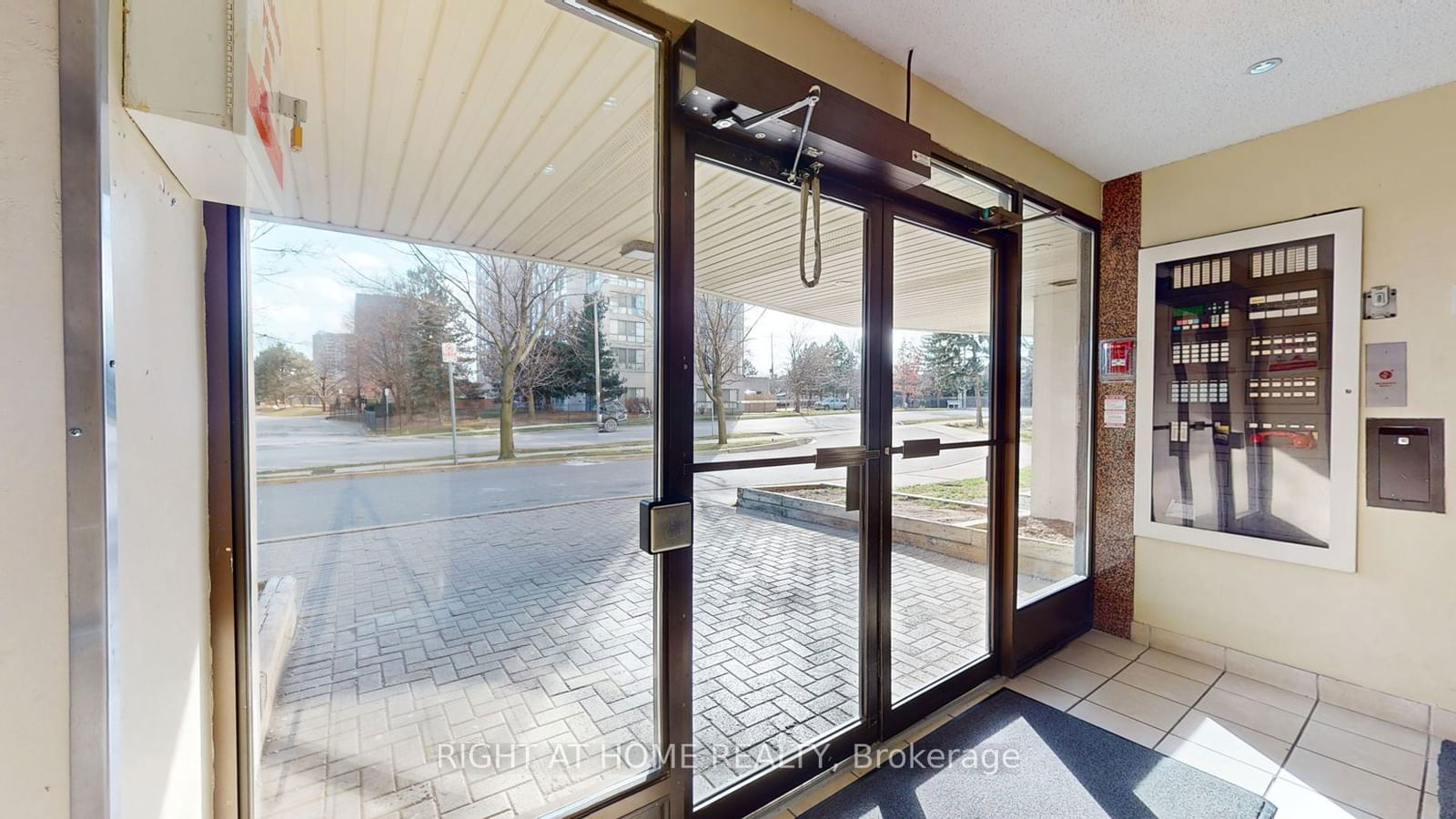 10 Markbrook Lane, unit 1204 for sale