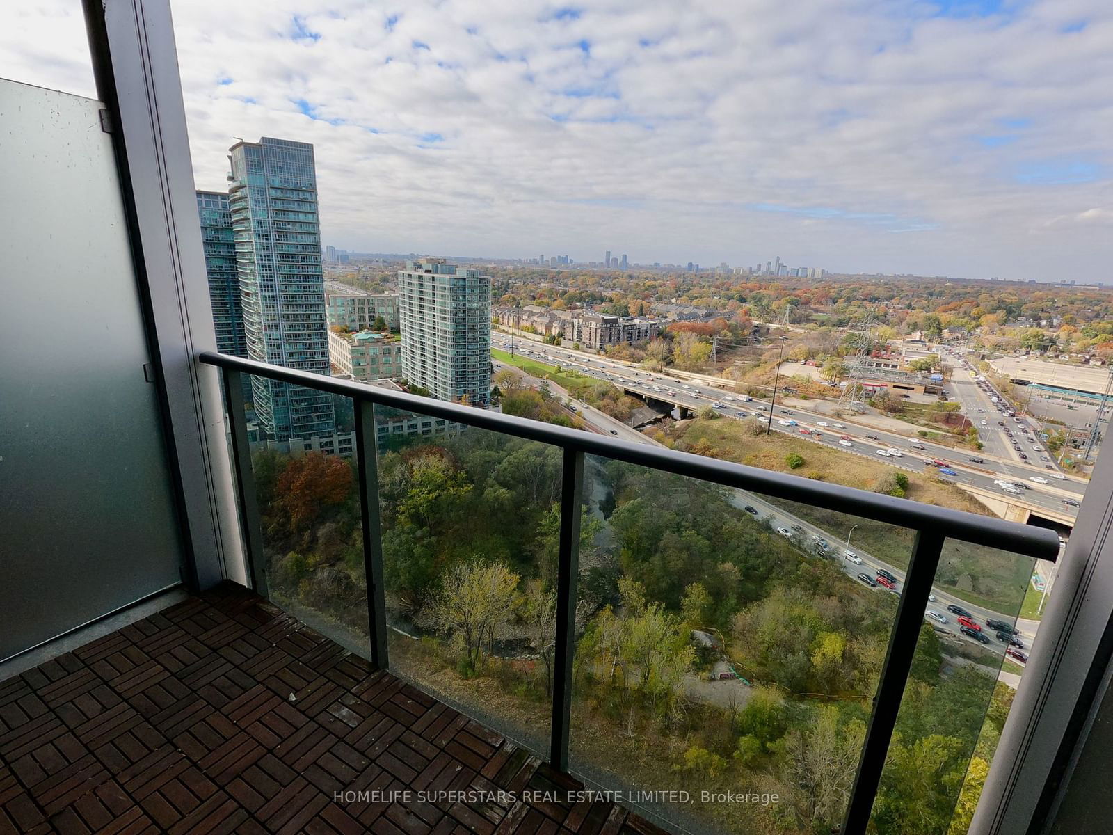 90 Park Lawn Rd, unit 2812 for rent