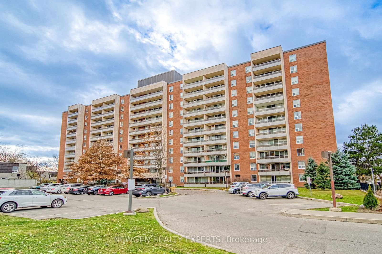 25 Four Winds Dr, unit 913 for sale