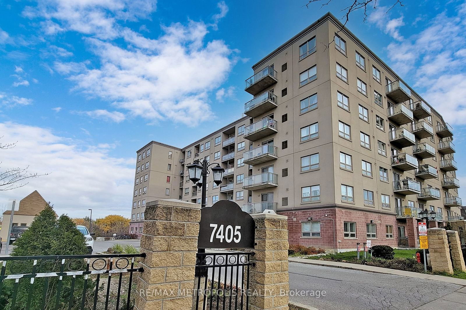 7405 Goreway Dr, unit 712 for rent