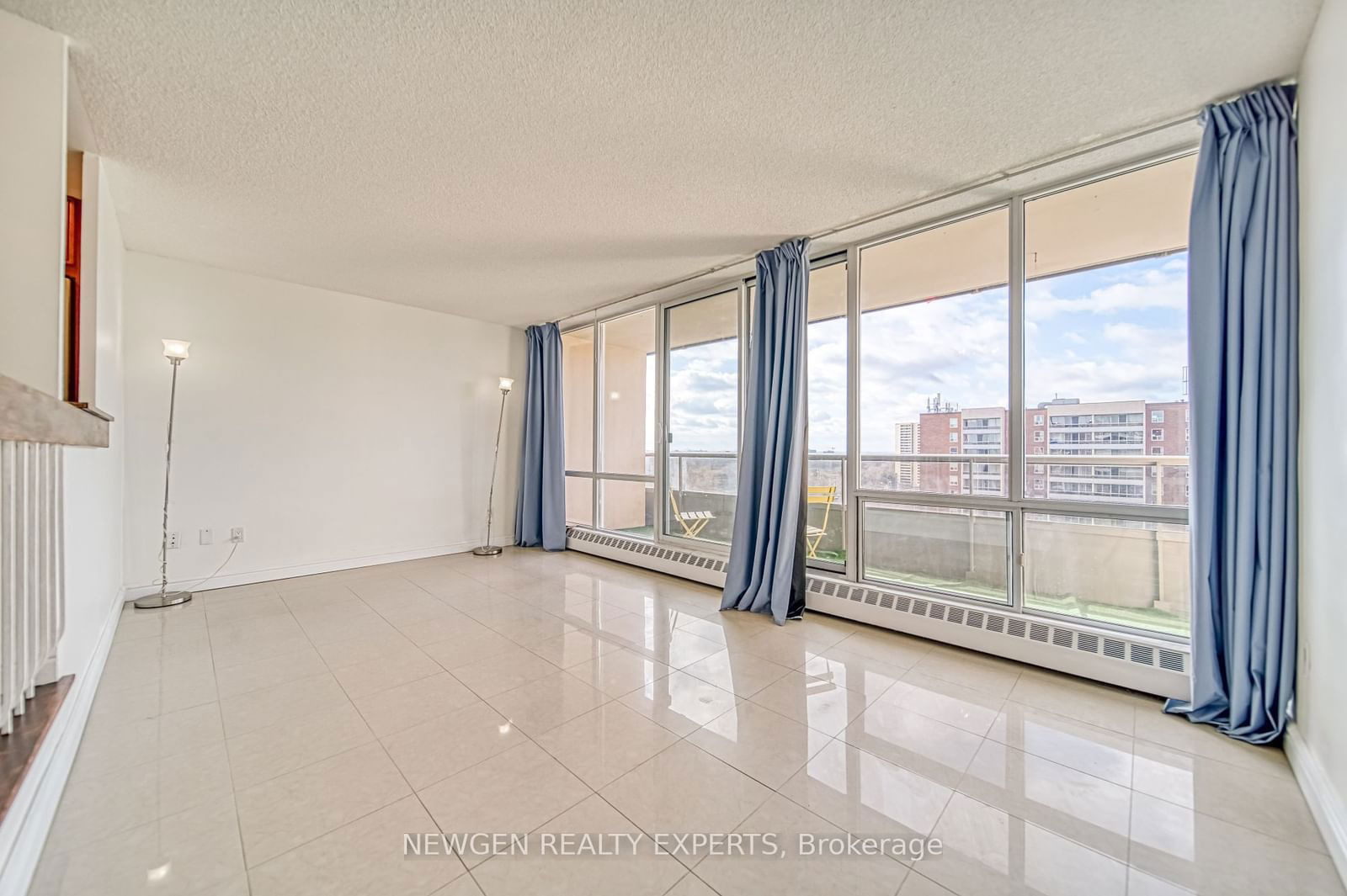 25 Four Winds Dr, unit 913 for rent