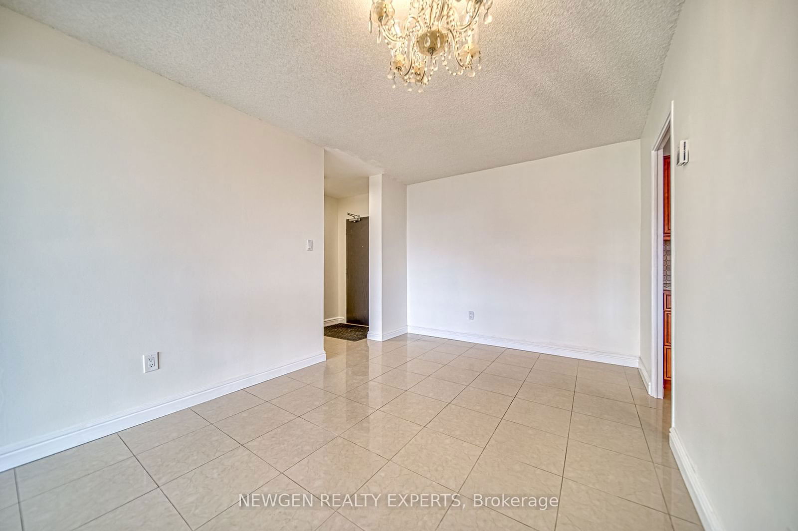 25 Four Winds Dr, unit 913 for rent