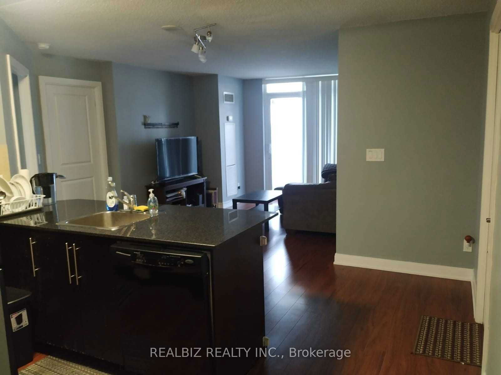 330 Burnhamthorpe Rd W, unit 802 for rent