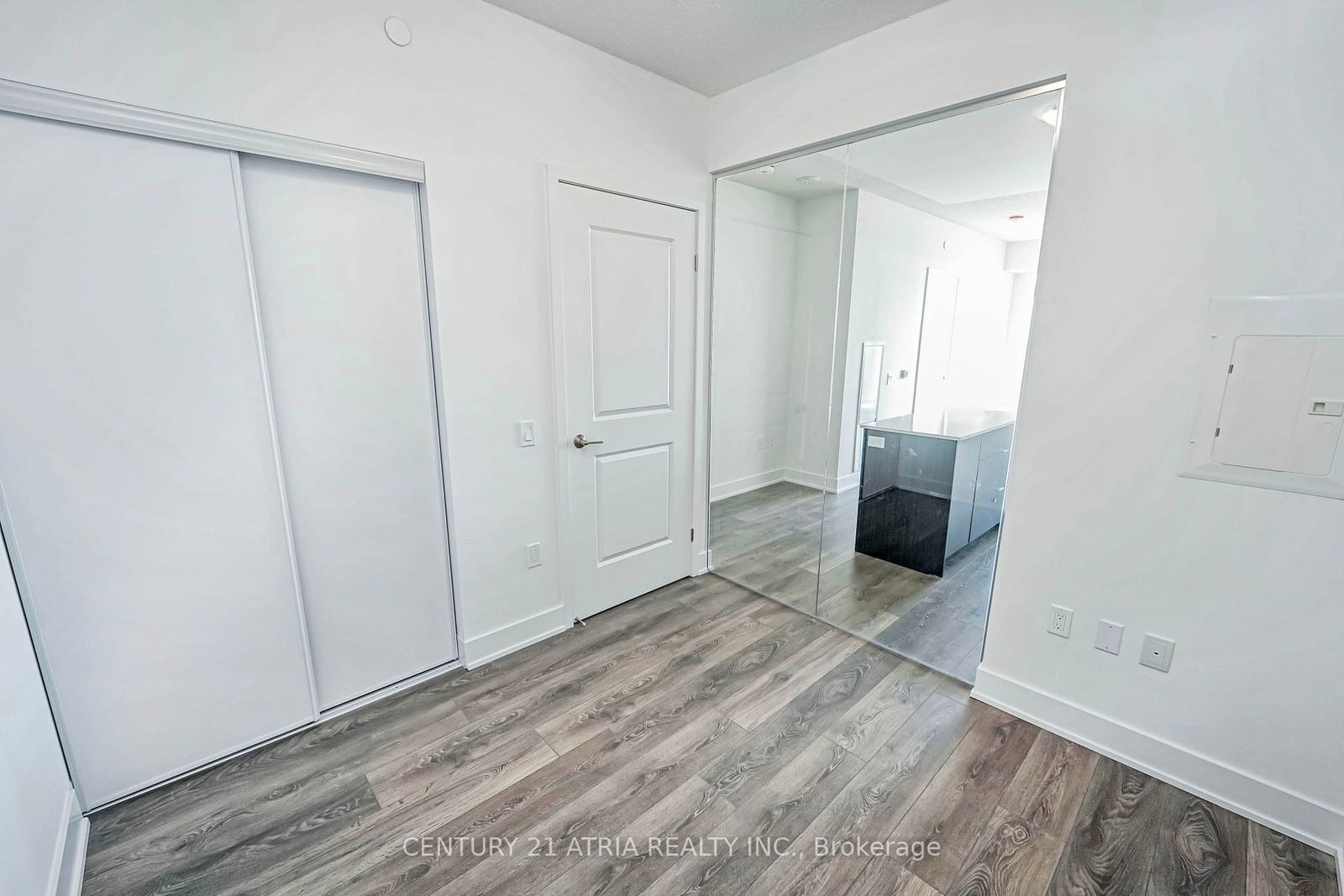 202 Burnhamthorpe Rd E, unit 1310 for rent