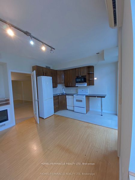 3504 Hurontario St, unit 3006 for rent