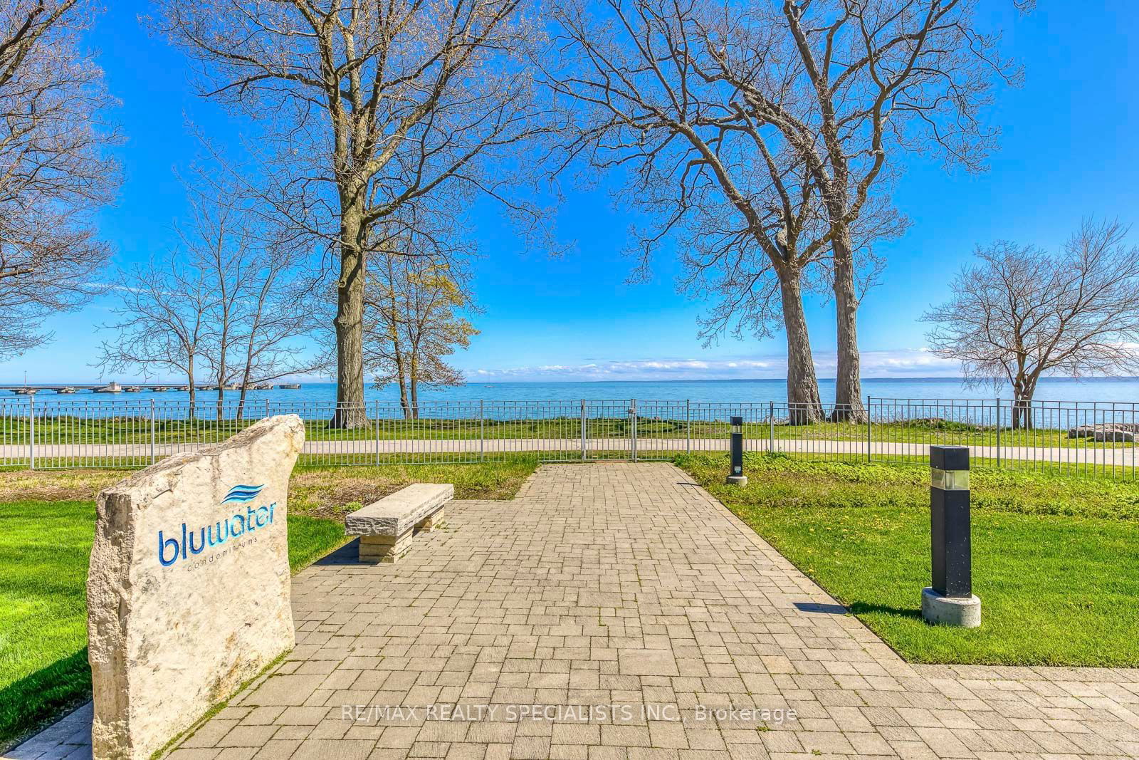 3500 Lakeshore Rd, unit 725 for rent