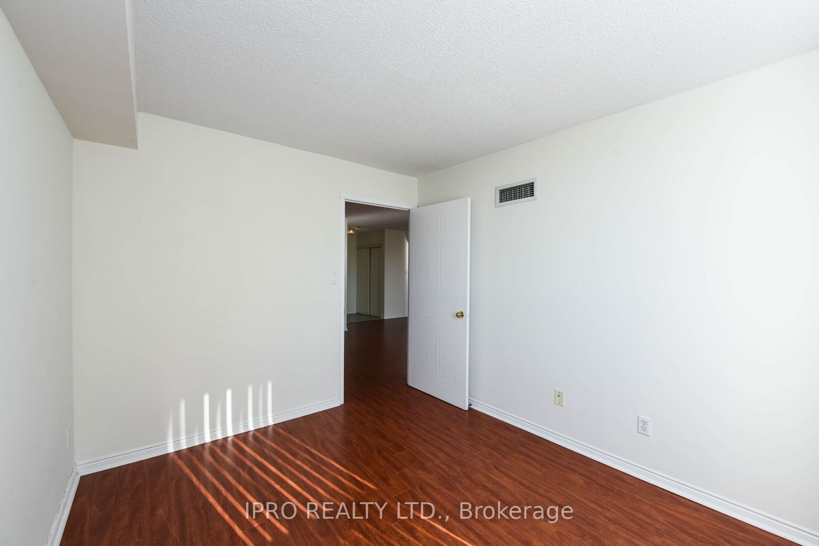 135 Hillcrest Ave, unit 706 for rent