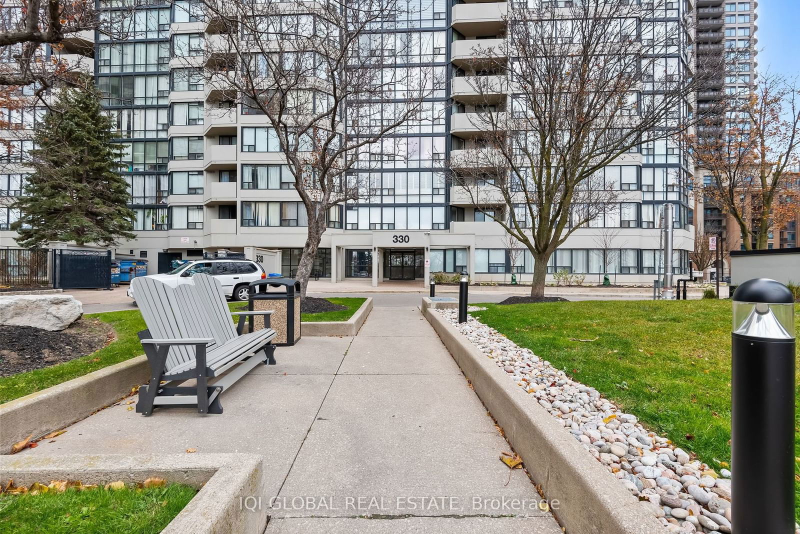 330 Rathburn Rd W, unit 1205 for rent