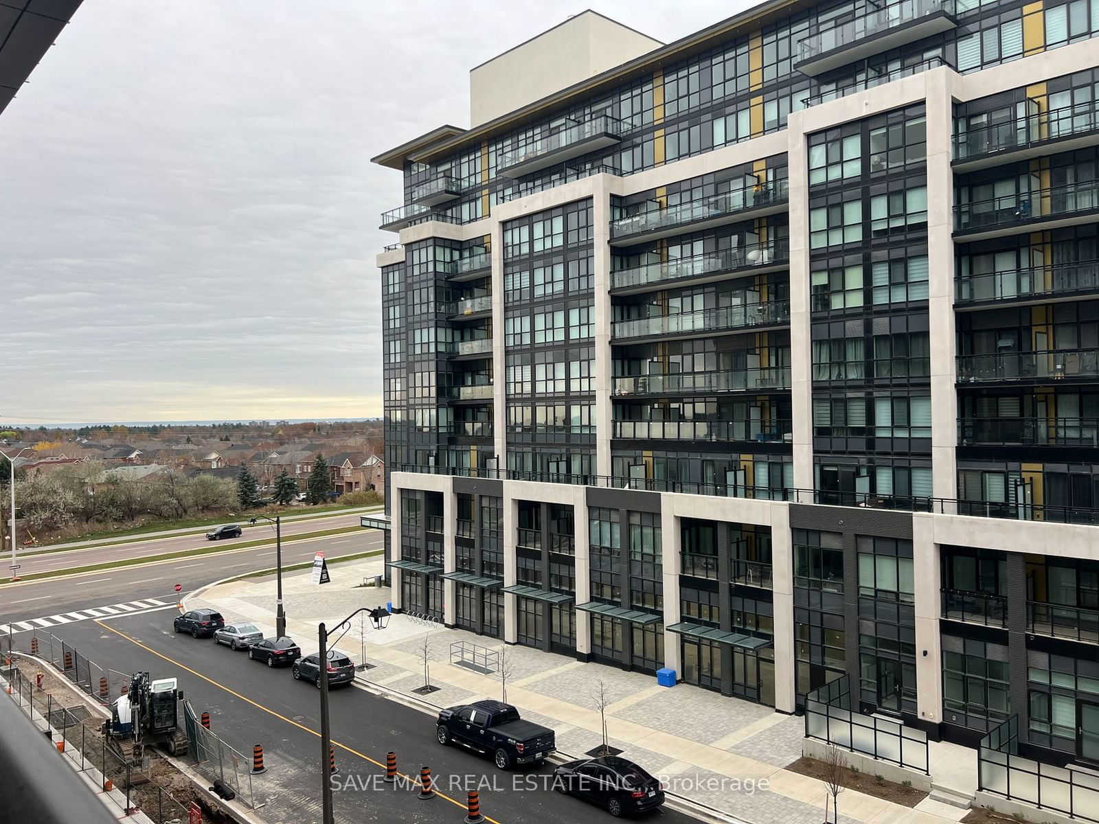 395 DUNDAS St W, unit 424 for rent