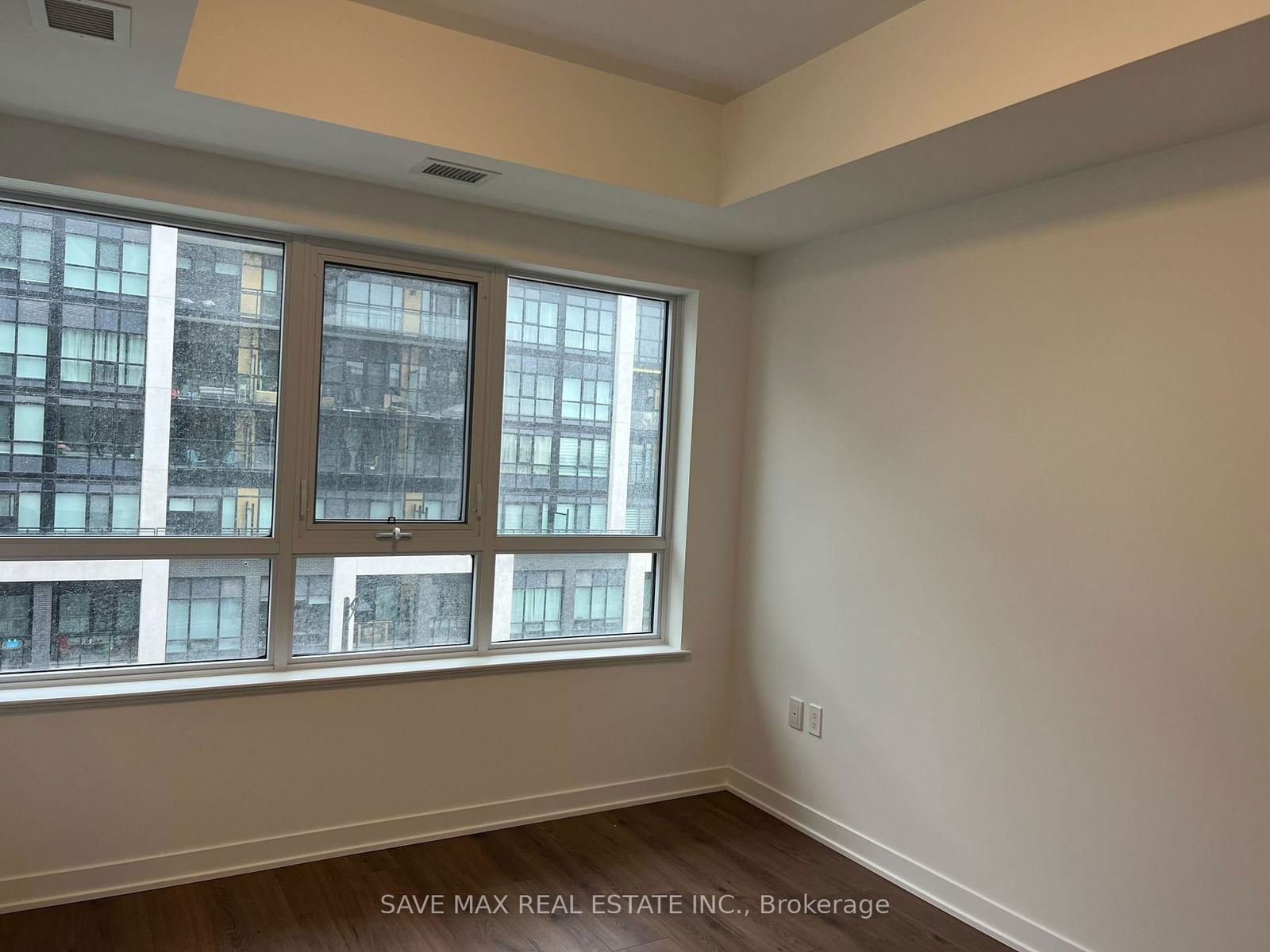 395 DUNDAS St W, unit 424 for rent