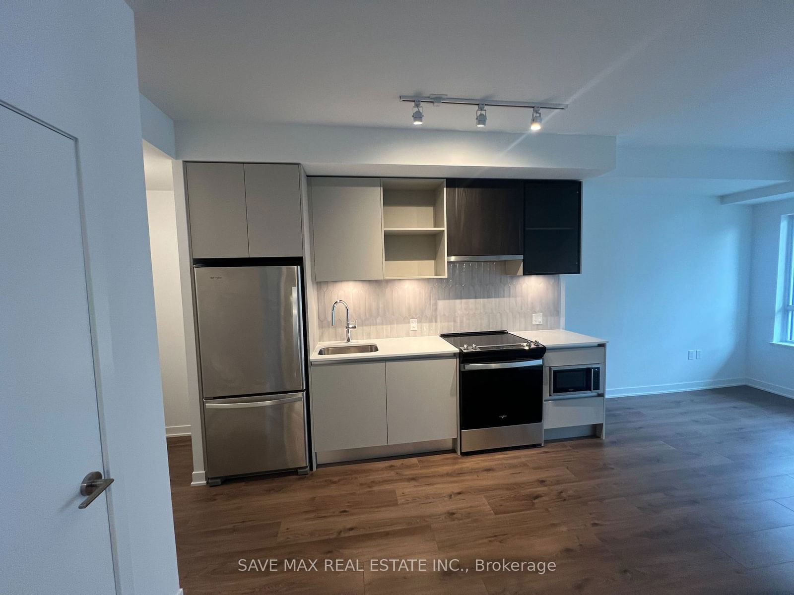 395 DUNDAS St W, unit 424 for rent