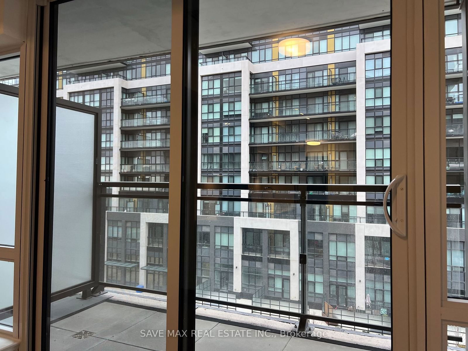 395 DUNDAS St W, unit 424 for rent