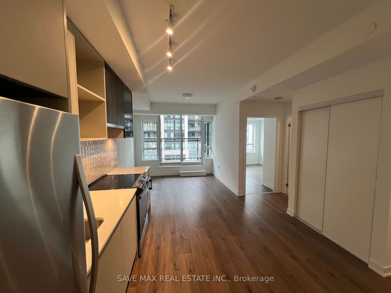 395 DUNDAS St W, unit 424 for rent