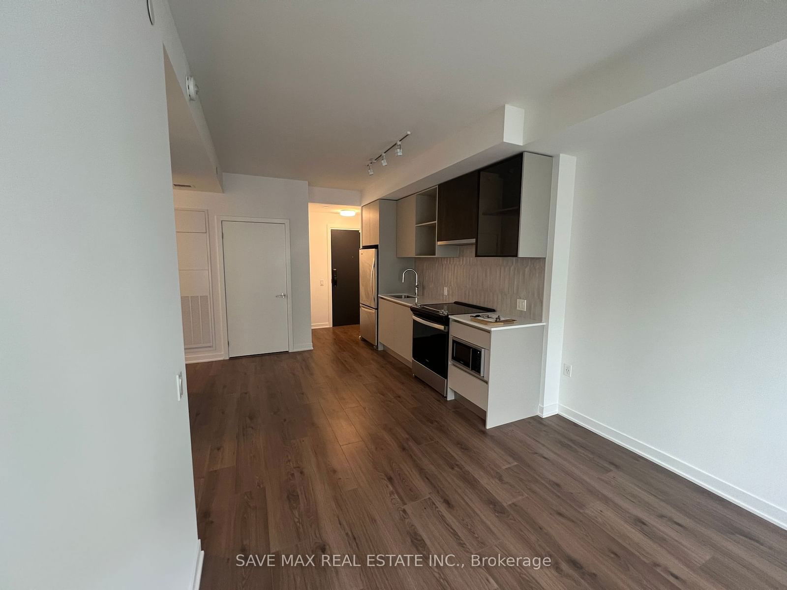 395 DUNDAS St W, unit 424 for rent