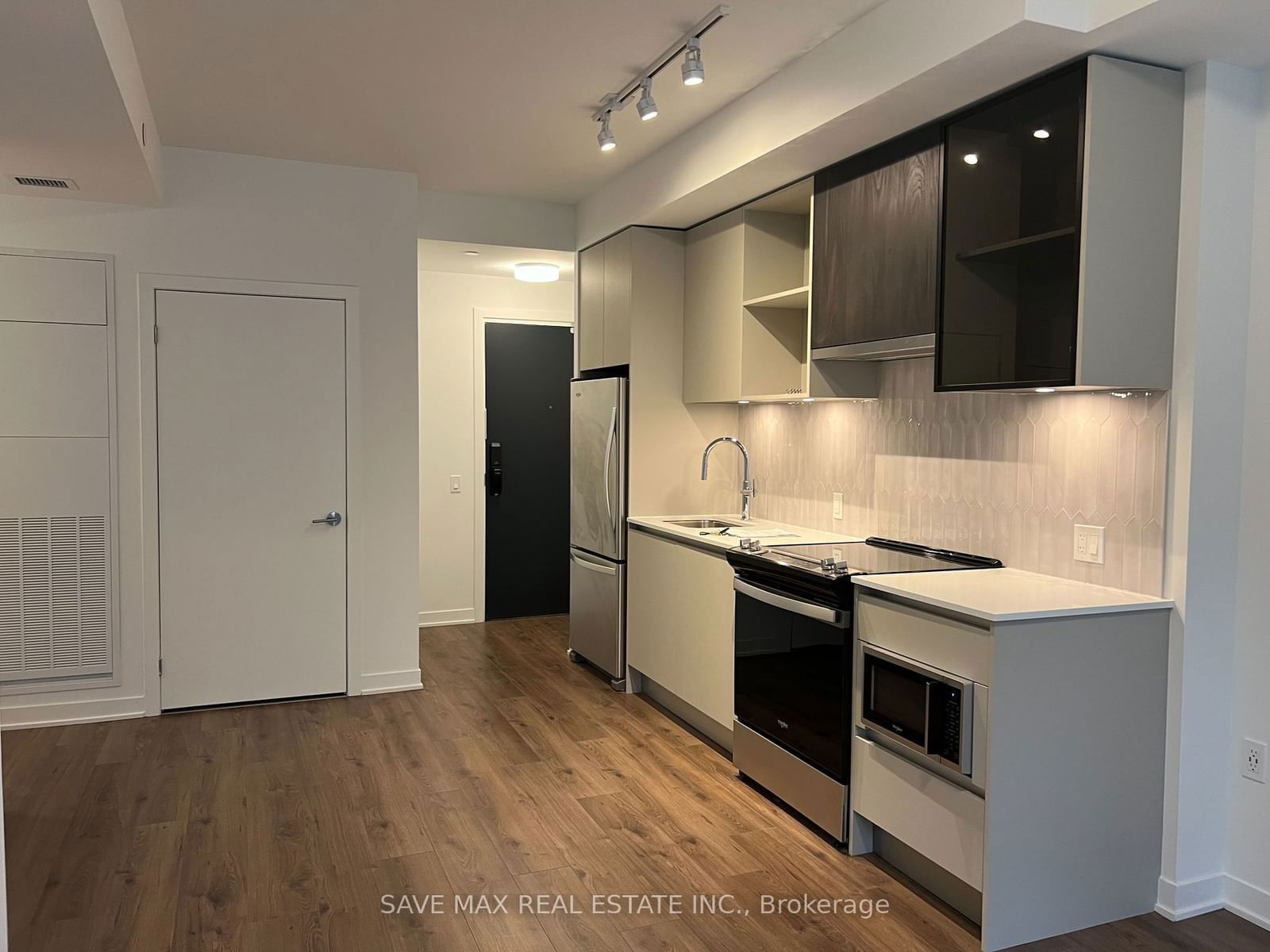 395 DUNDAS St W, unit 424 for rent