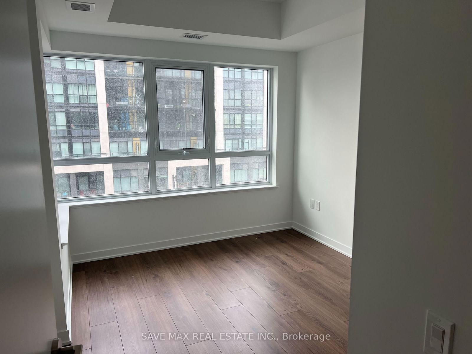 395 DUNDAS St W, unit 424 for rent