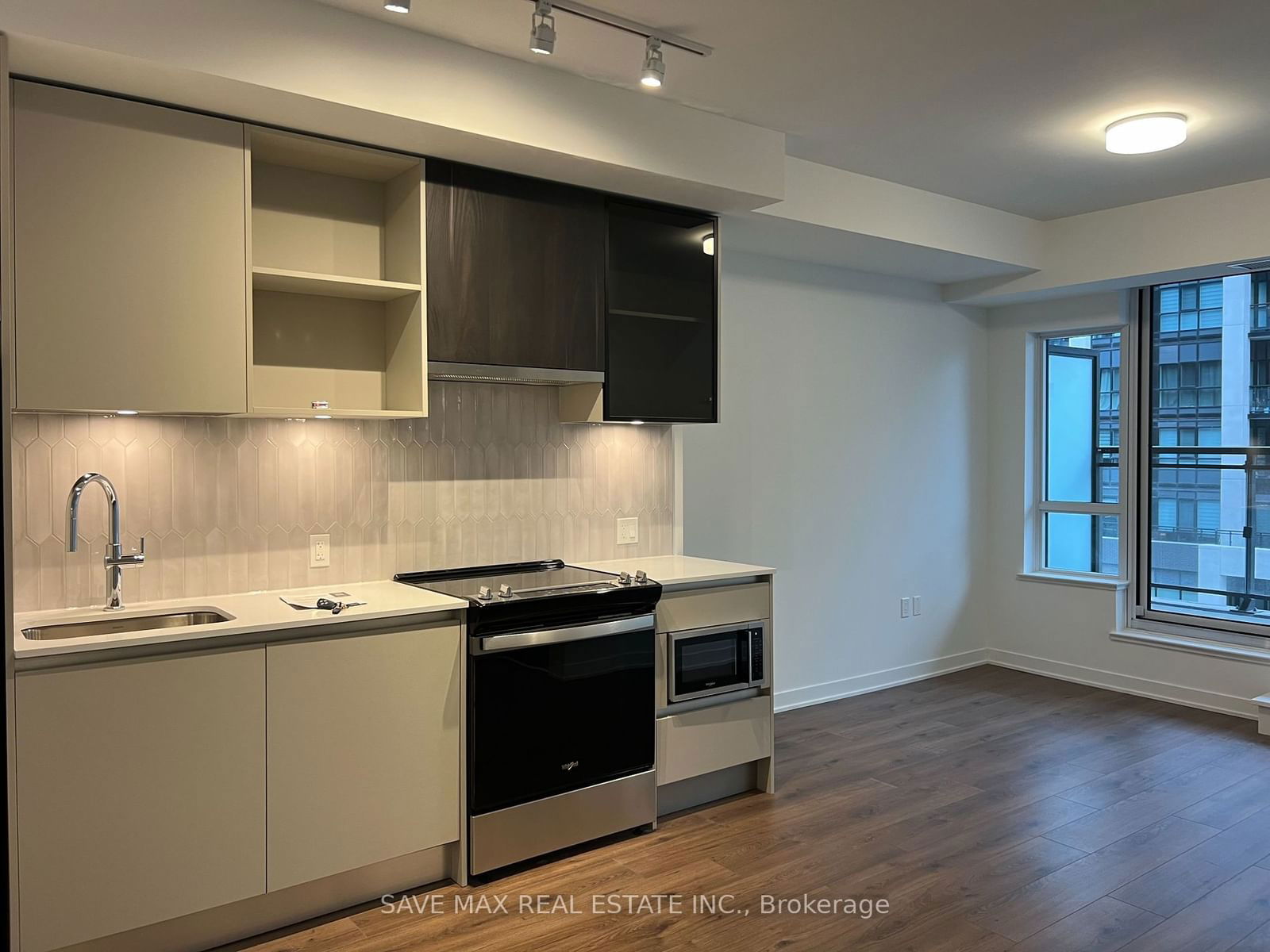 395 DUNDAS St W, unit 424 for rent