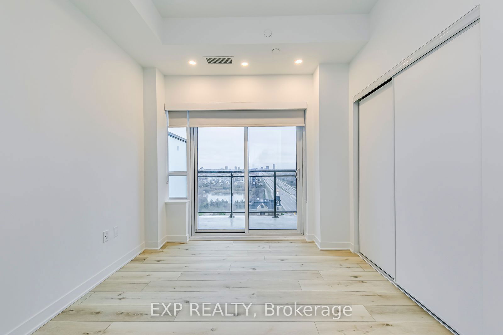 395 Dundas St W, unit PH08 for rent