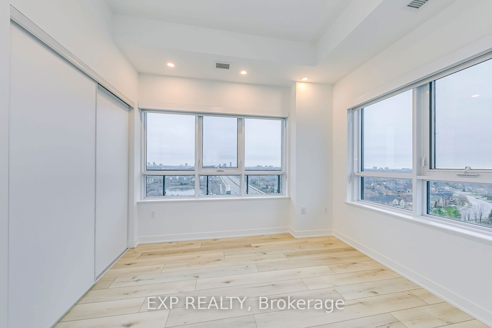 395 Dundas St W, unit PH08 for rent