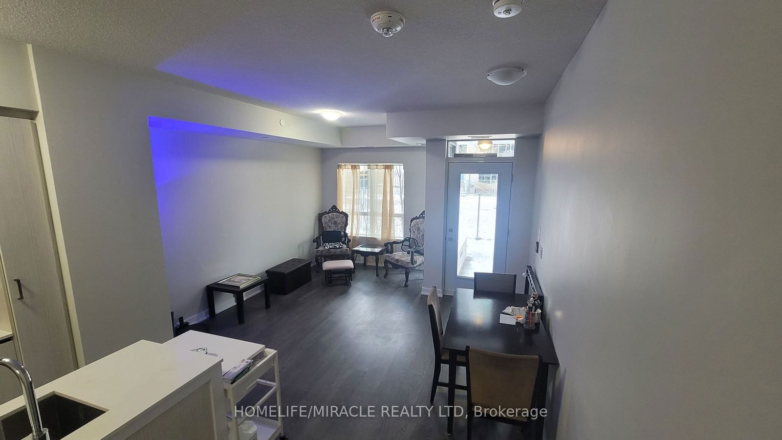 251 Manitoba St, unit 109 for rent