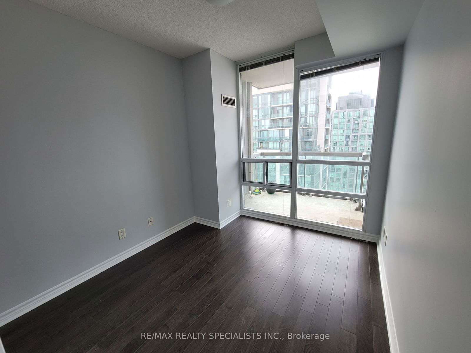 3504 Hurontario St, unit 3505 for rent