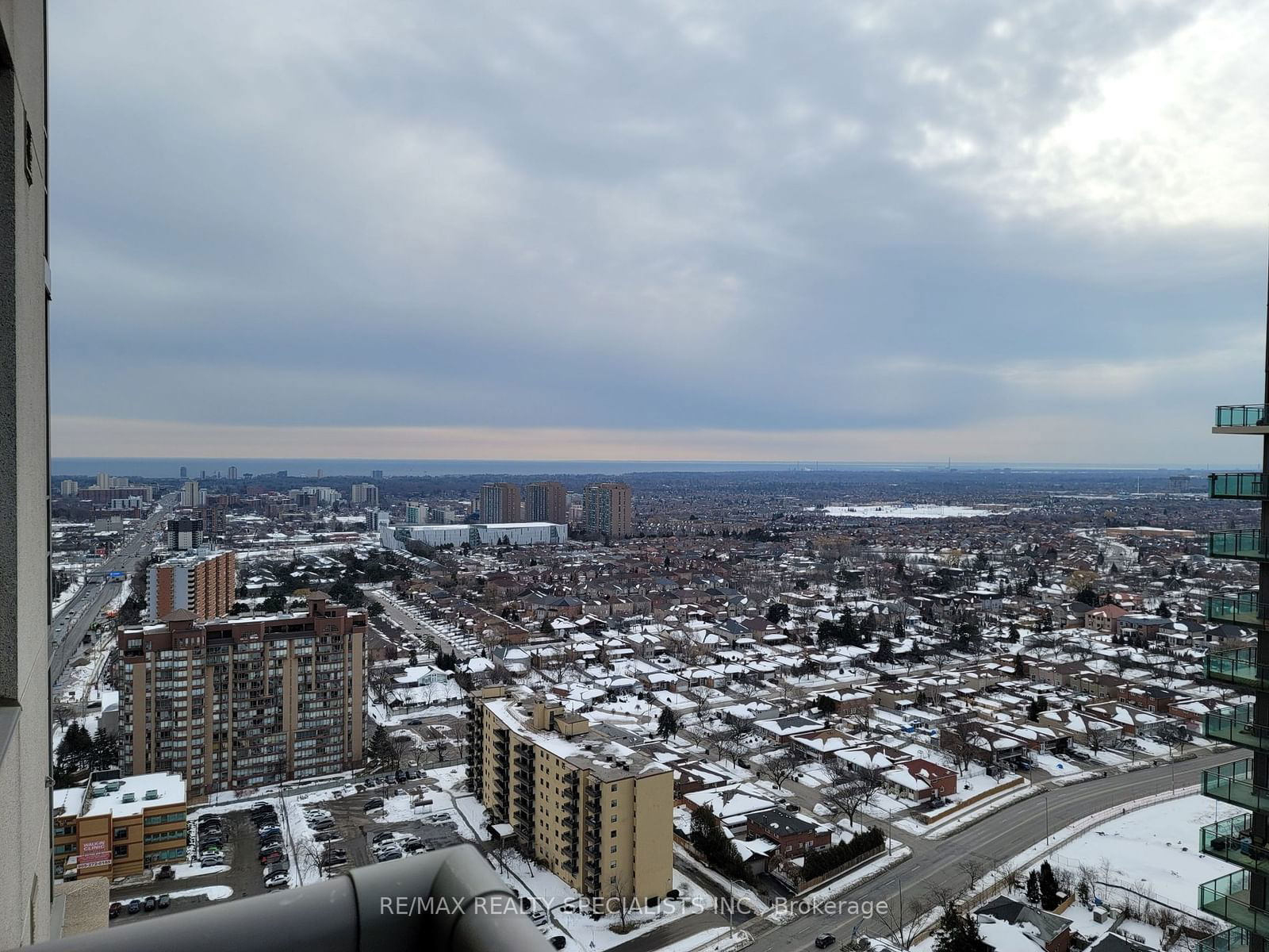 3504 Hurontario St, unit 3505 for rent