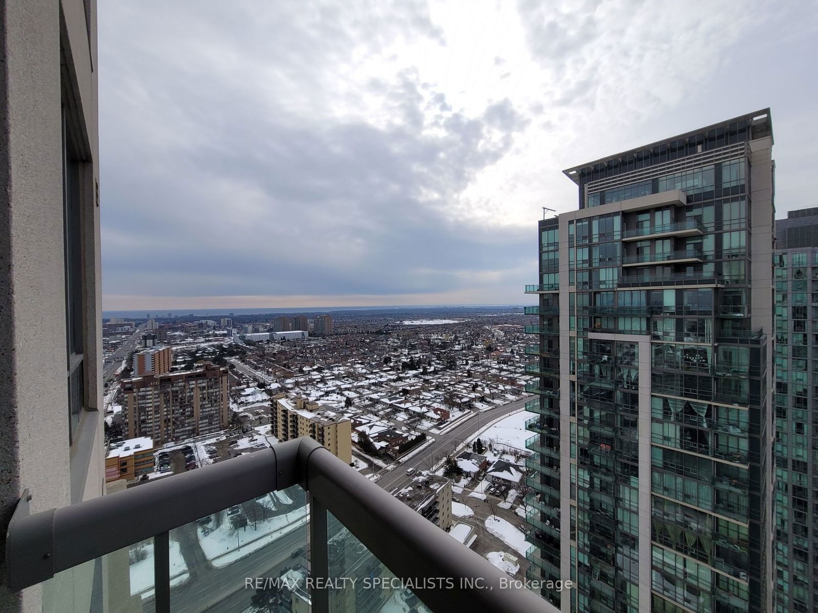 3504 Hurontario St, unit 3505 for rent