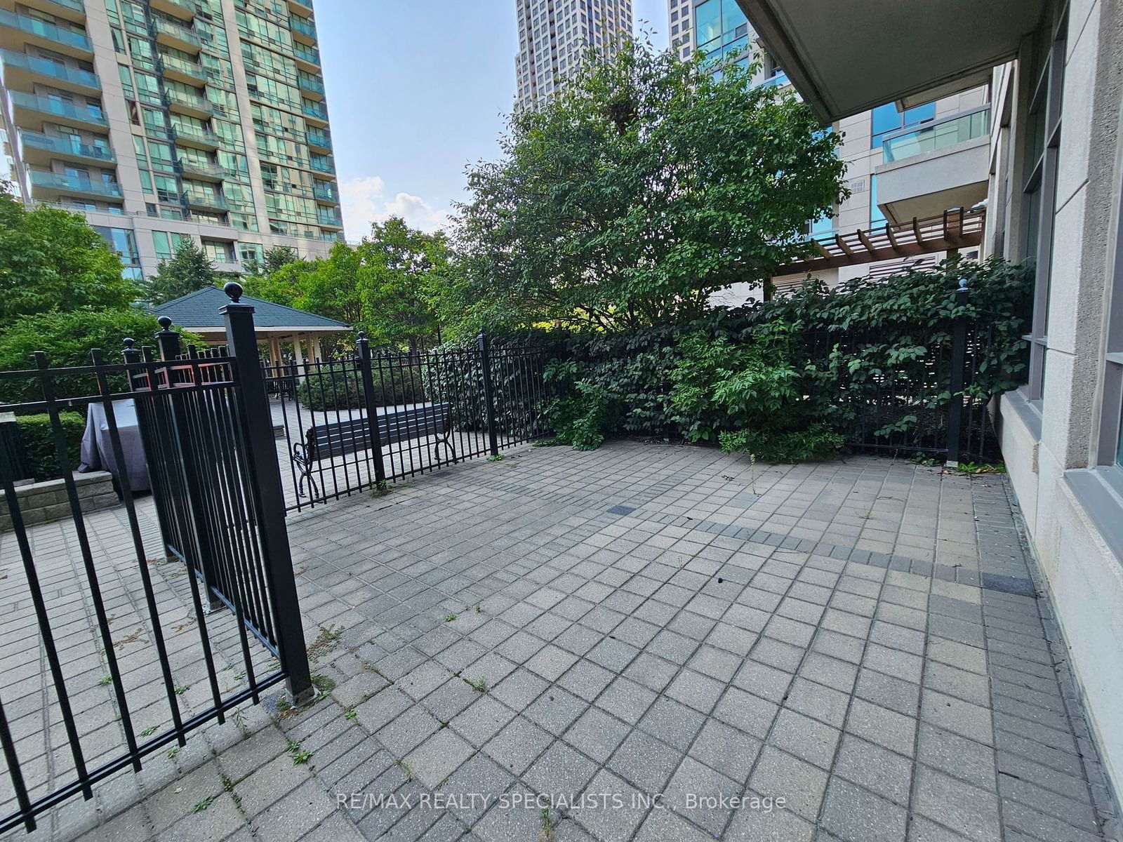 3504 Hurontario St, unit 3505 for rent