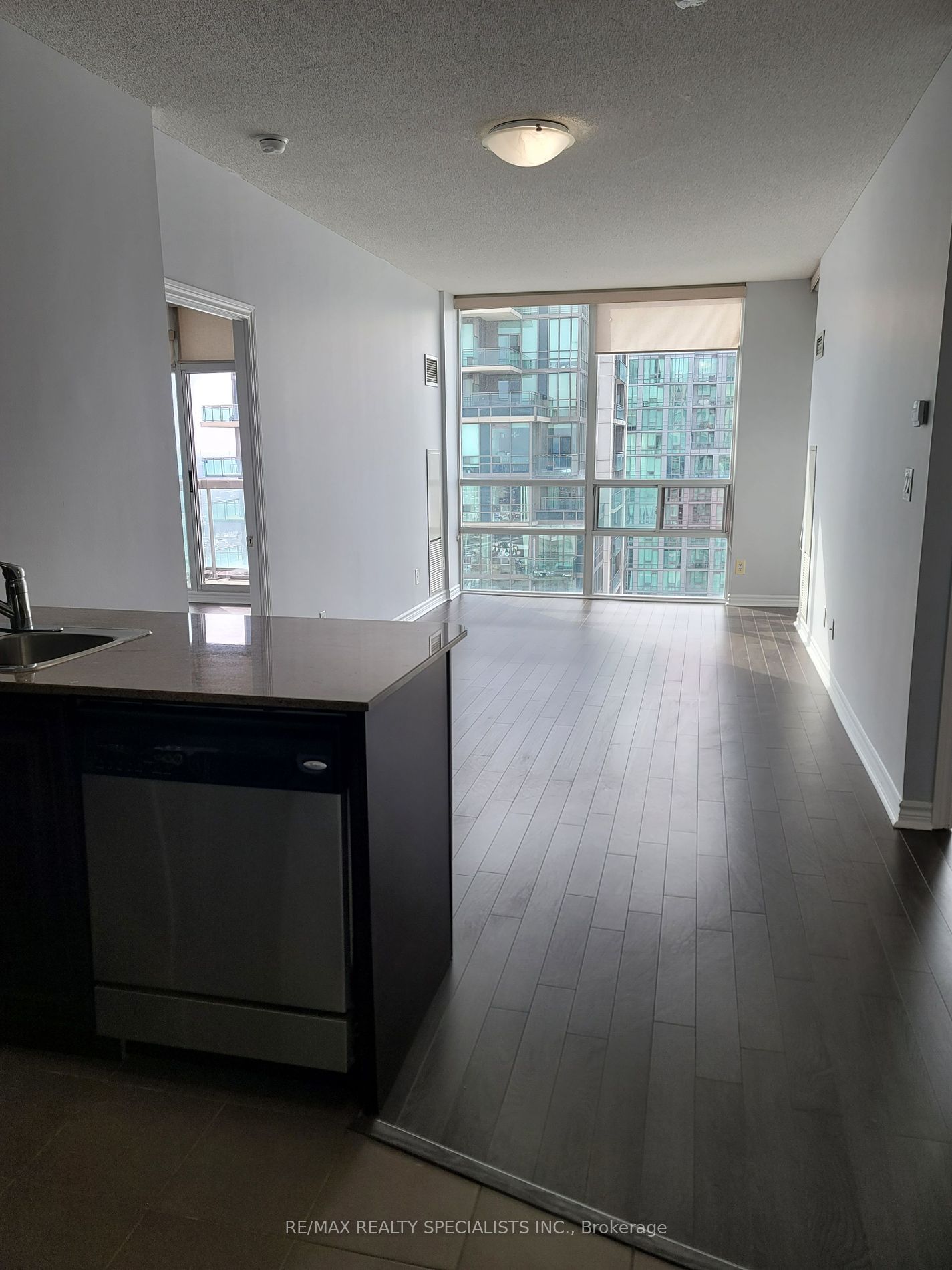 3504 Hurontario St, unit 3505 for rent