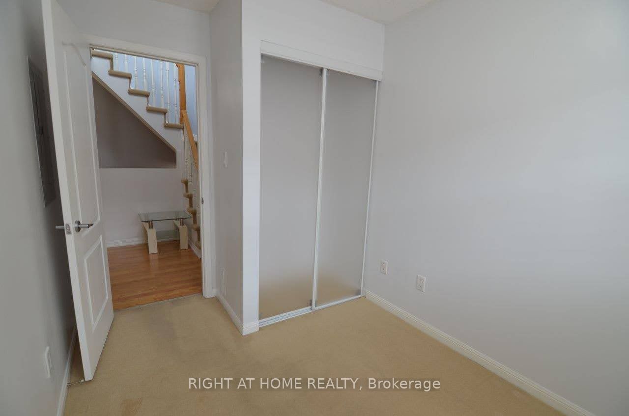 20 Laidlaw St N, unit 1106 for rent