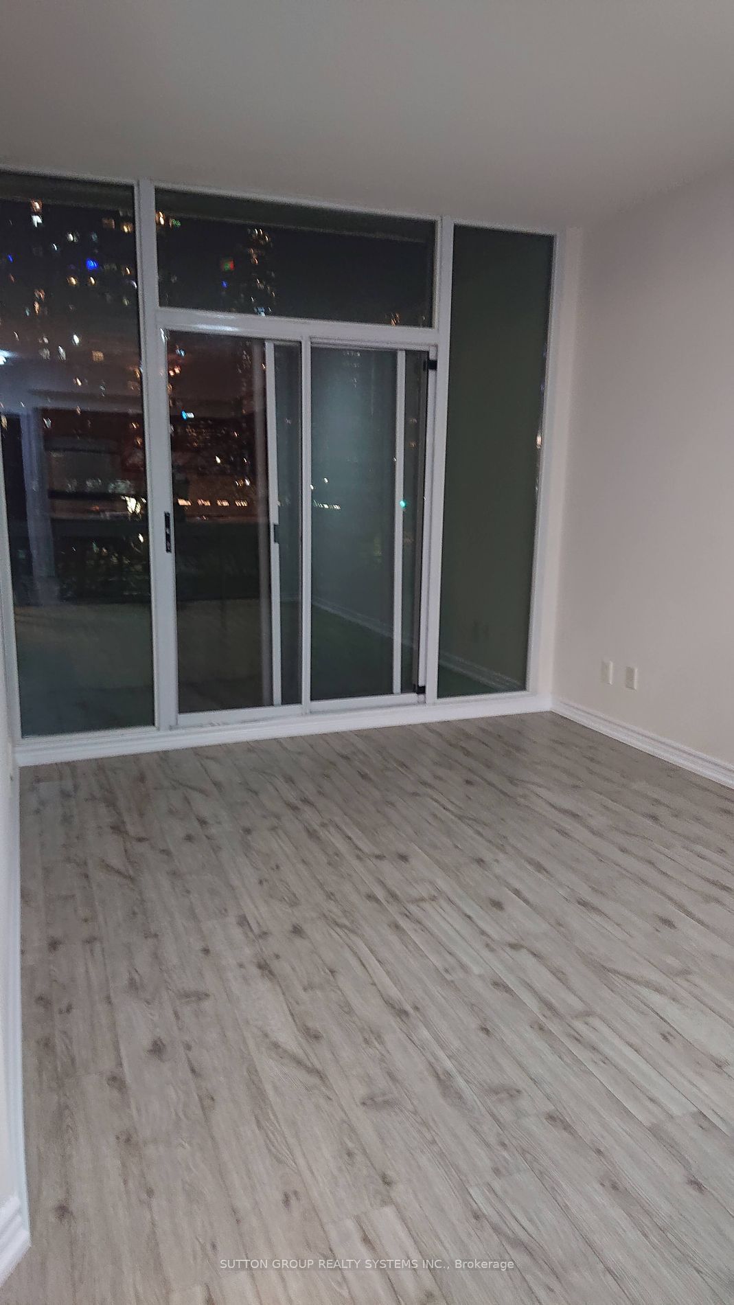 3504 Hurontario St, unit 316 for rent