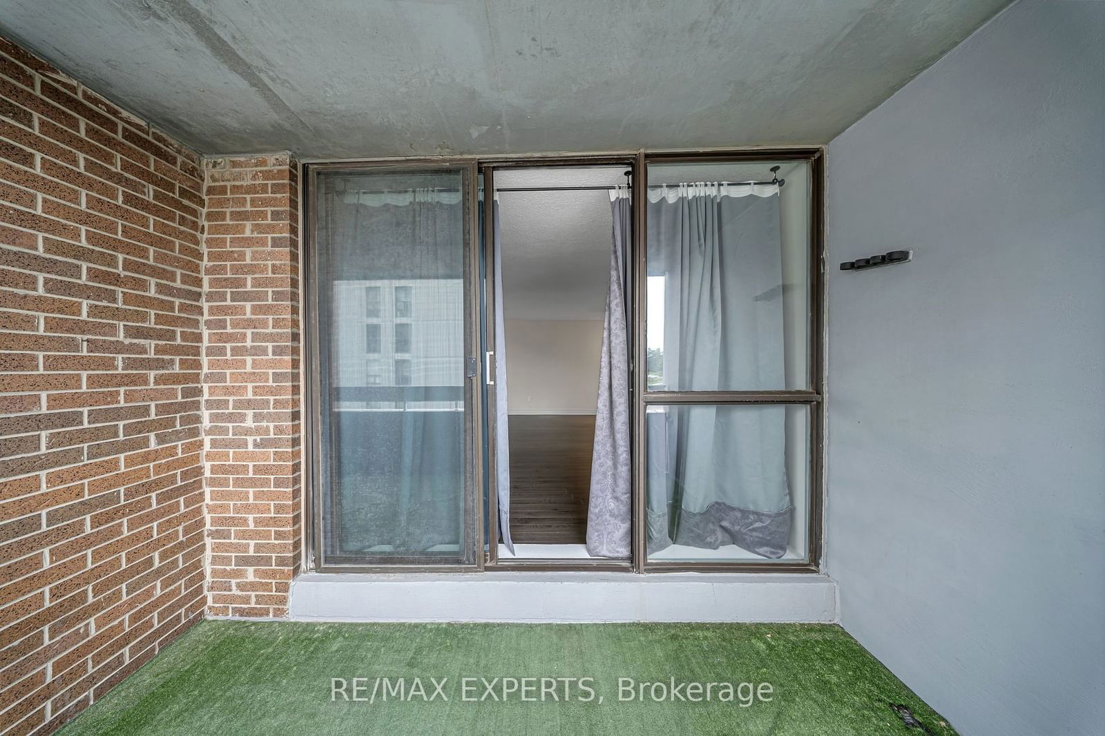 25 Kensington Rd, unit 211 for rent