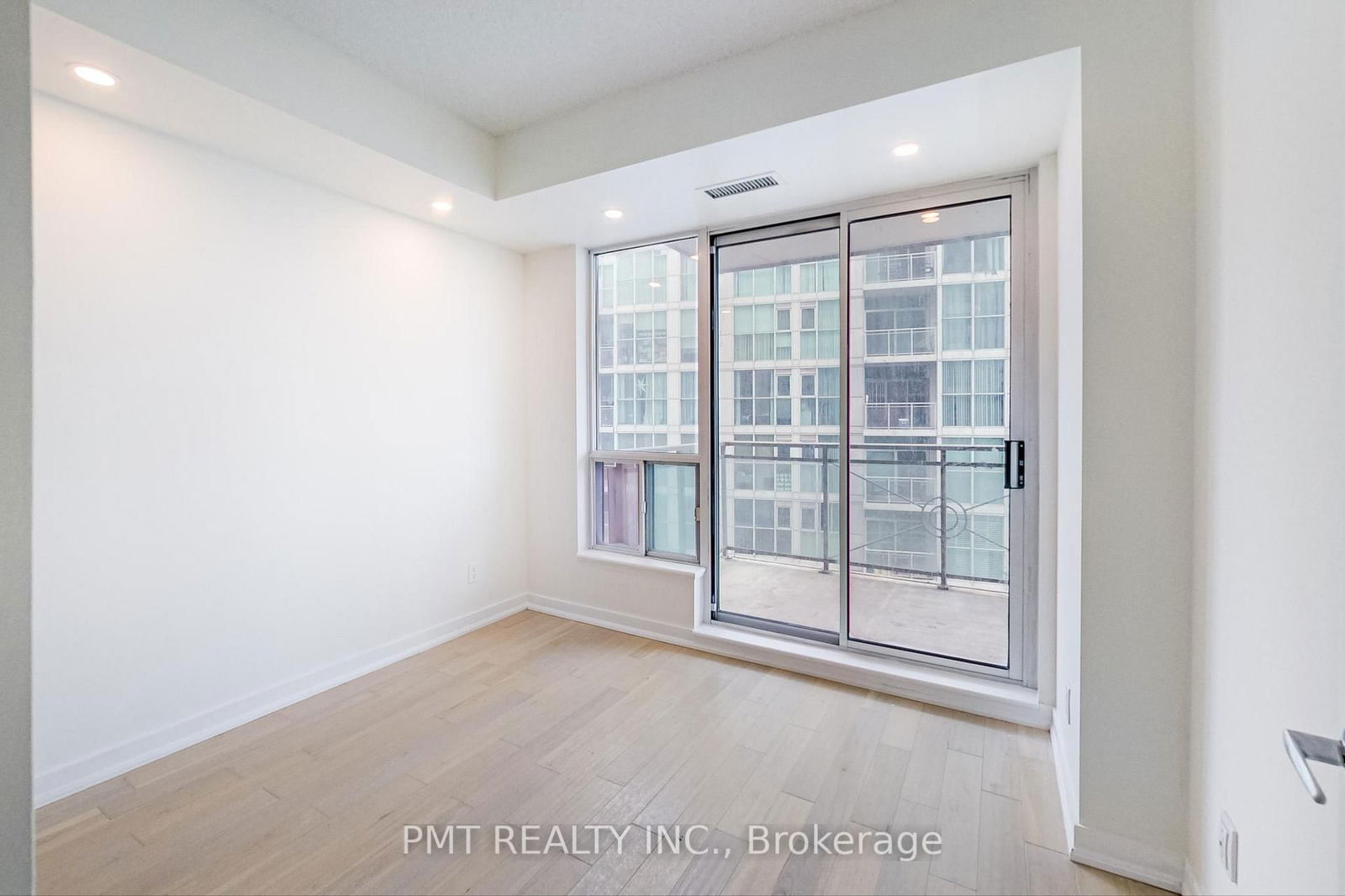 88 Palace Pier Crt, unit 806 for sale