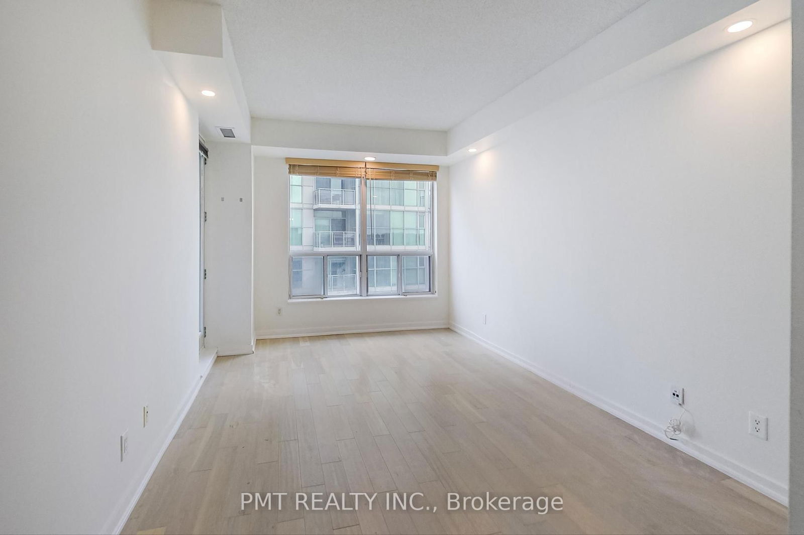 88 Palace Pier Crt, unit 806 for sale