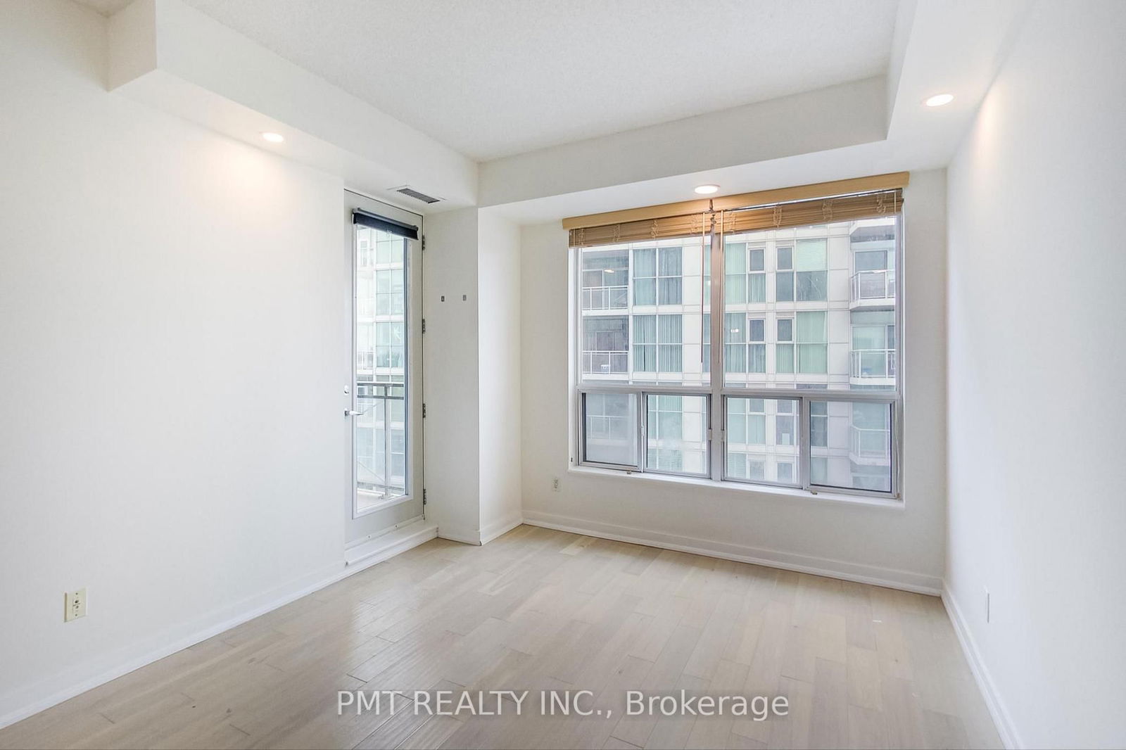 88 Palace Pier Crt, unit 806 for sale