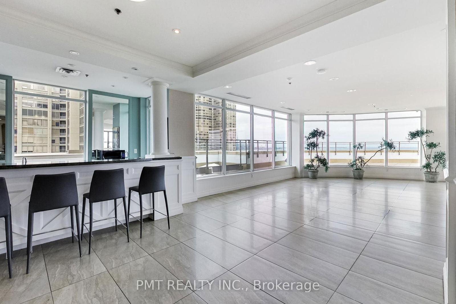 88 Palace Pier Crt, unit 806 for sale