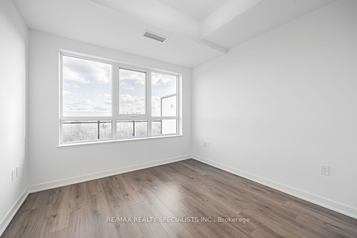 395 Dundas St W, unit 311 for rent