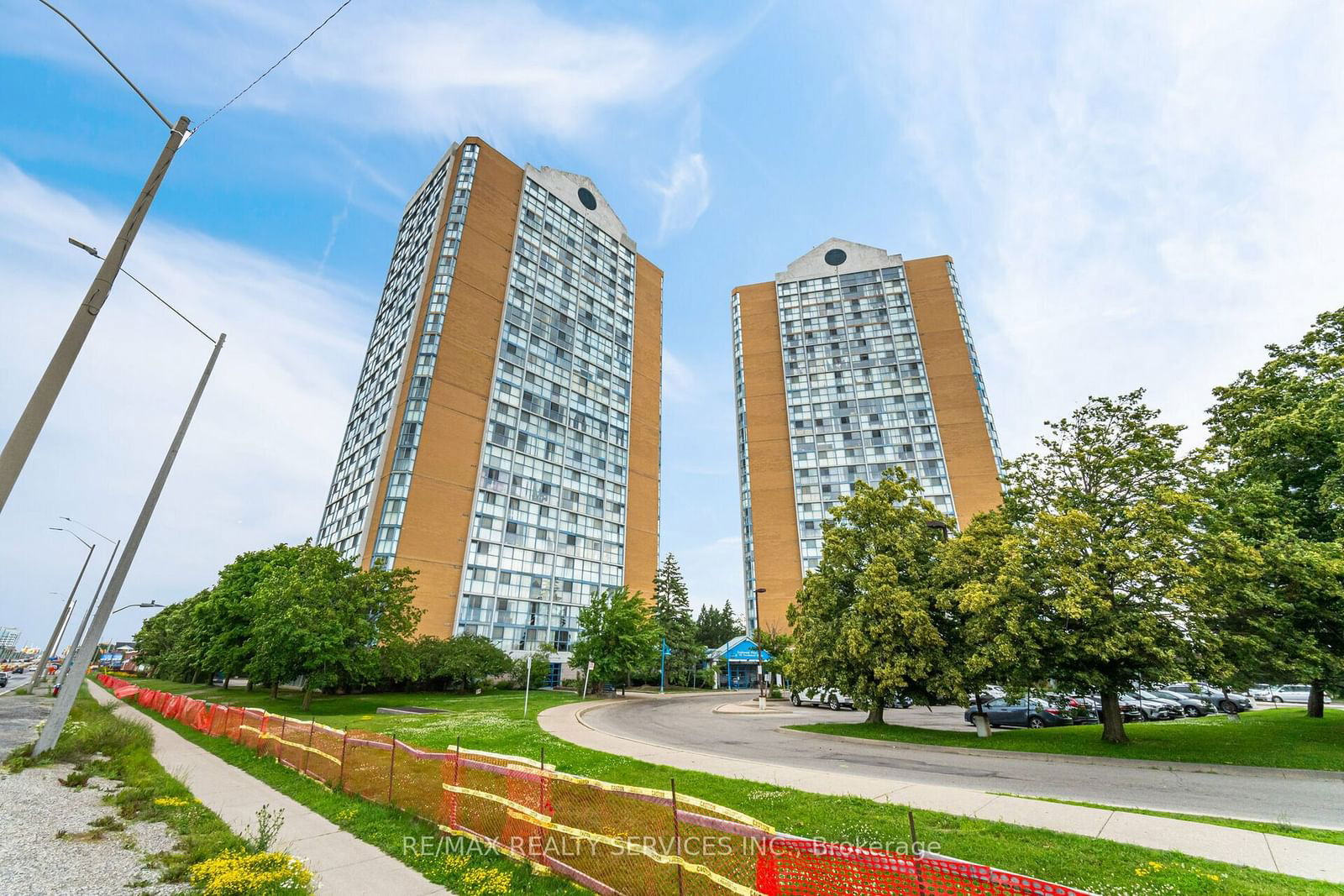 Anaheim Towers I and II Condos, Mississauga, Toronto