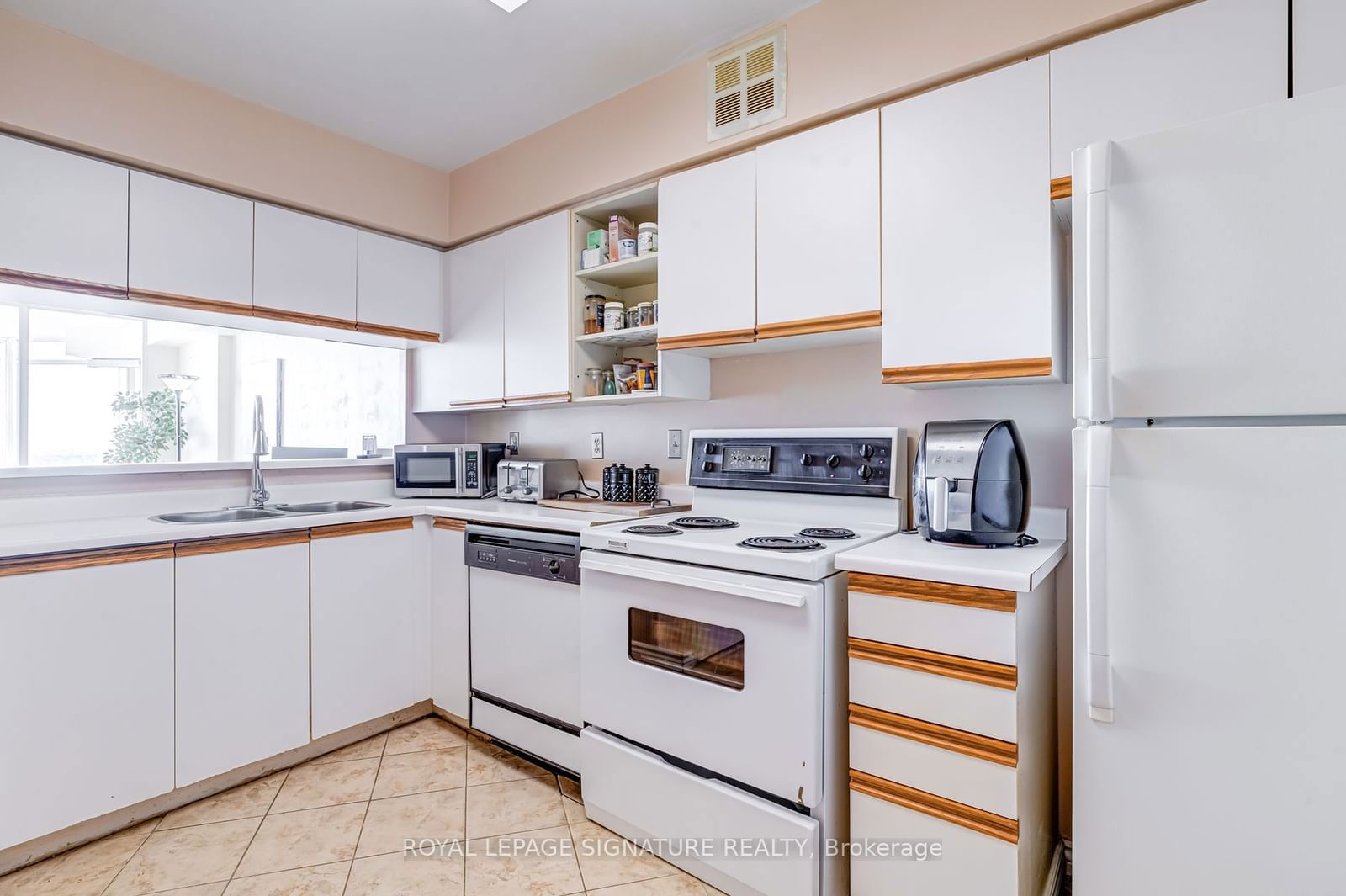 26 Hanover Rd, unit 904 for sale