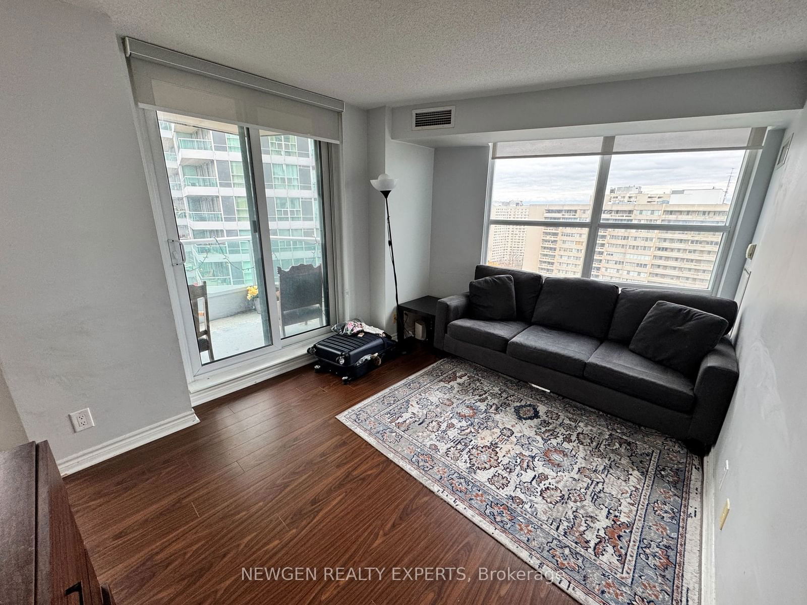 33 Elm Dr W, unit 1909 for rent