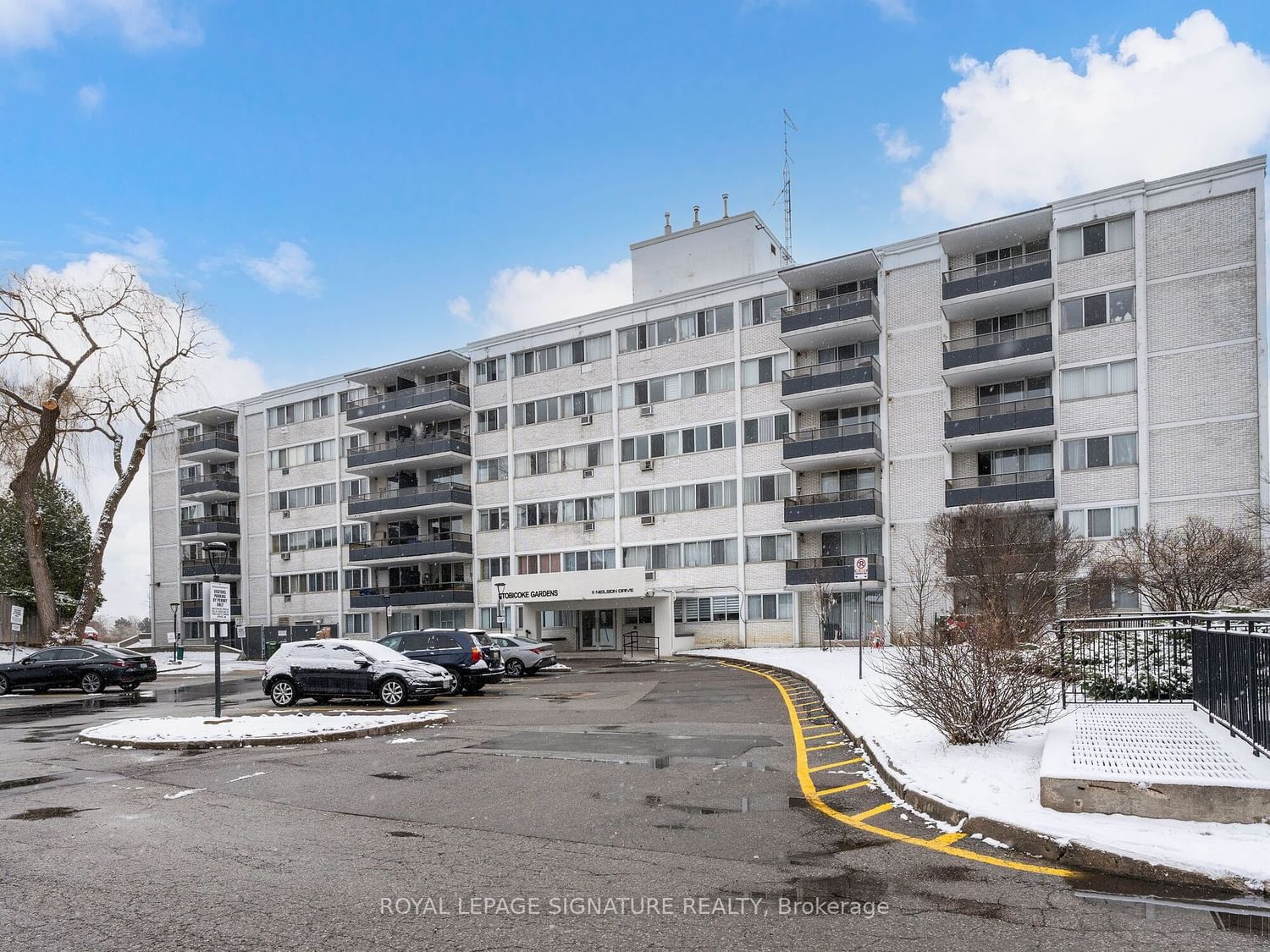 Etobicoke Gardens Condos, Etobicoke, Toronto