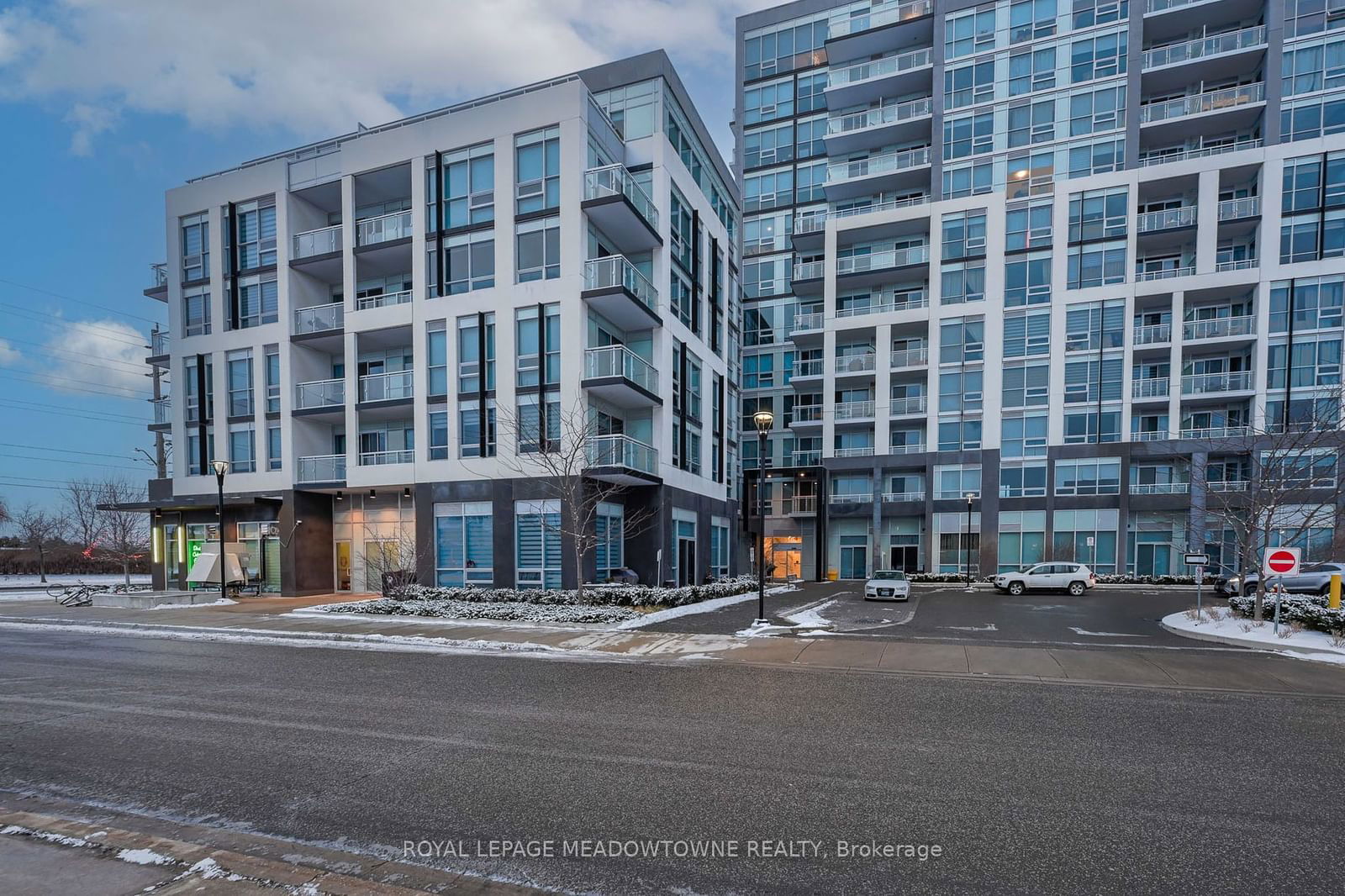 1050 Main St E, unit 809 for sale