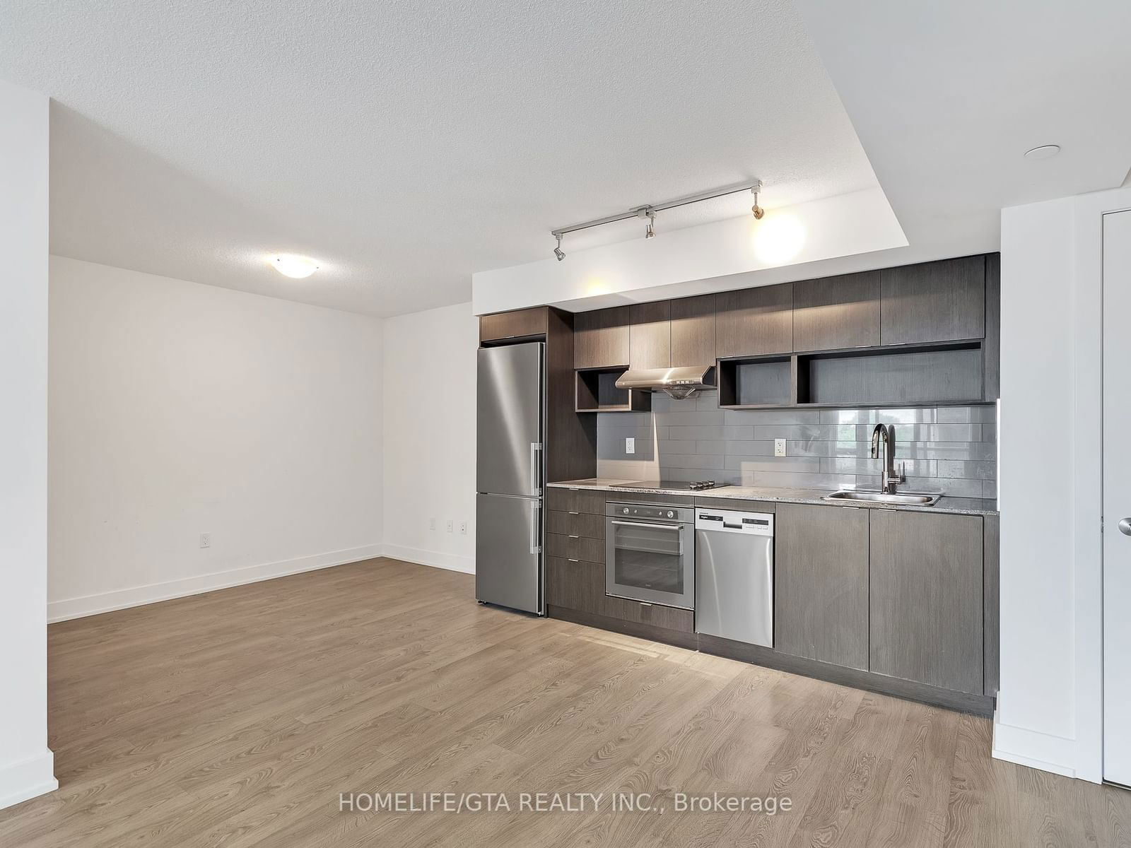 7 Mabelle Ave, unit 306 for rent