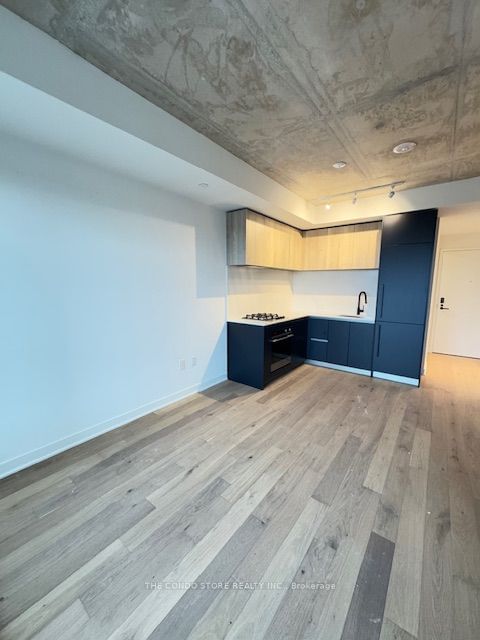 2625 Dundas St W, unit 513 for rent