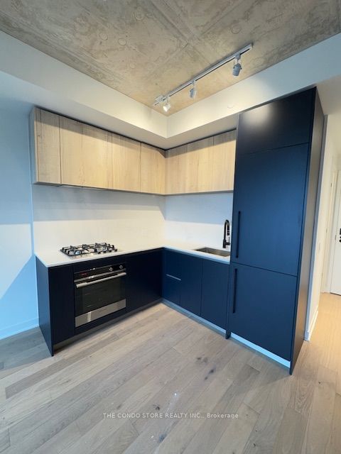 2625 Dundas St W, unit 513 for rent